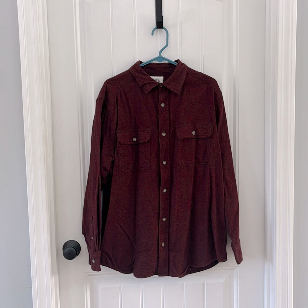 Men’s large burgundy Field & Stream button down.